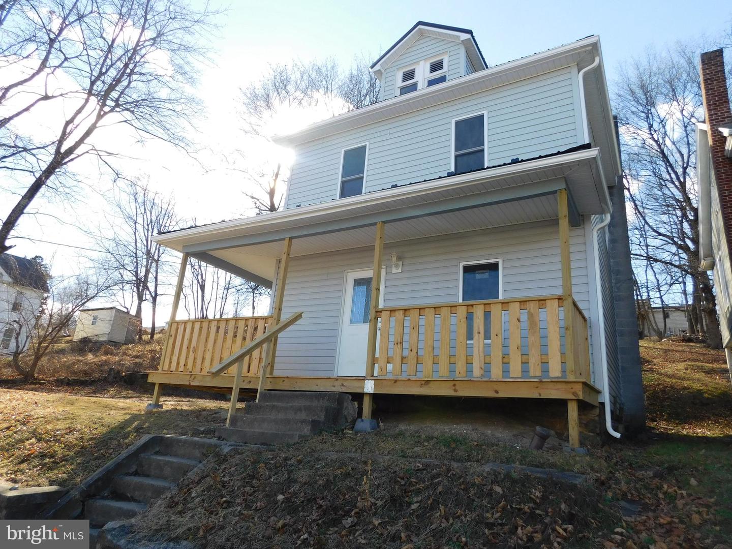 32 S Mann Ave Property Photo 1