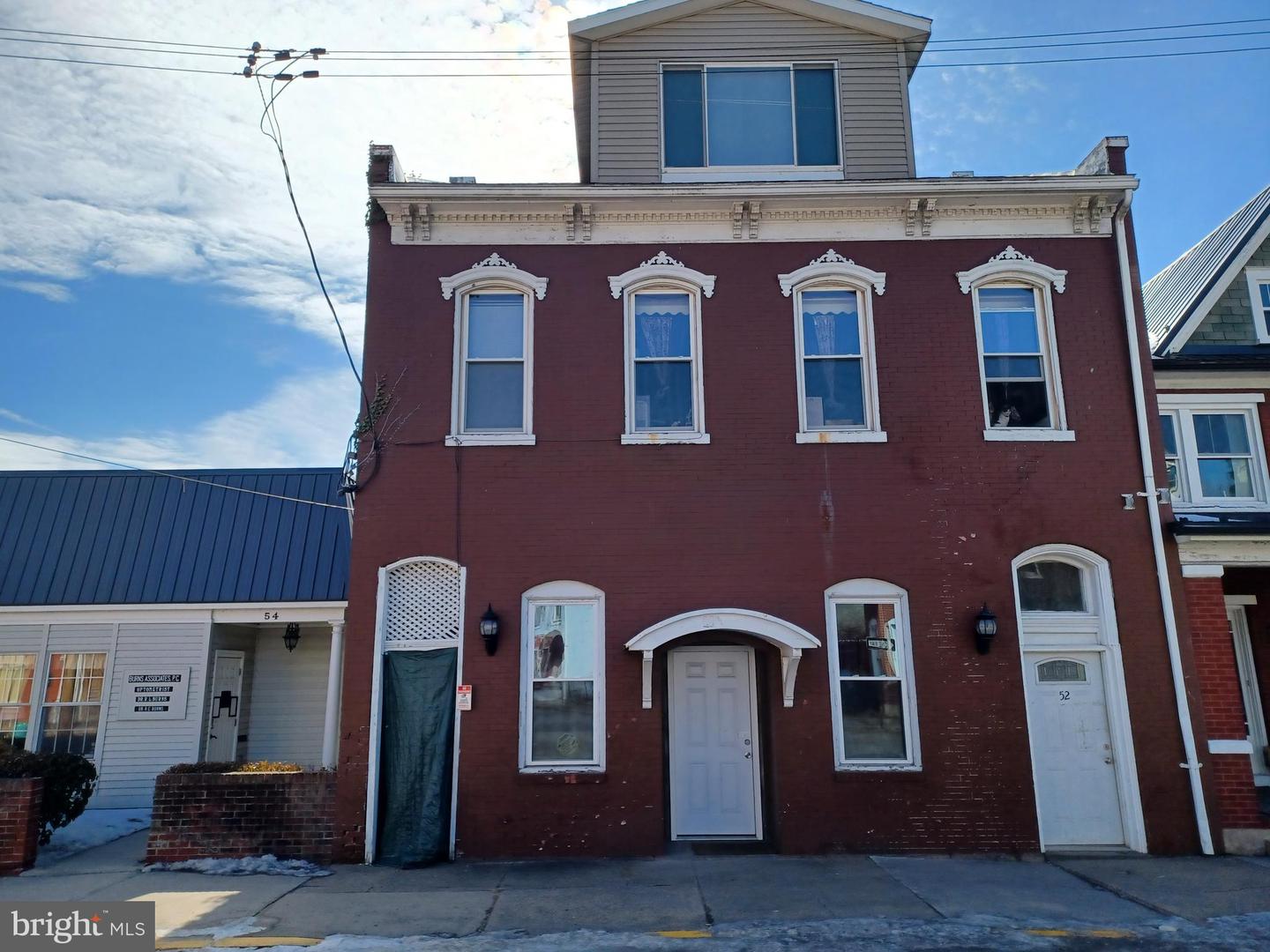 52 Chestnut St Property Photo 1