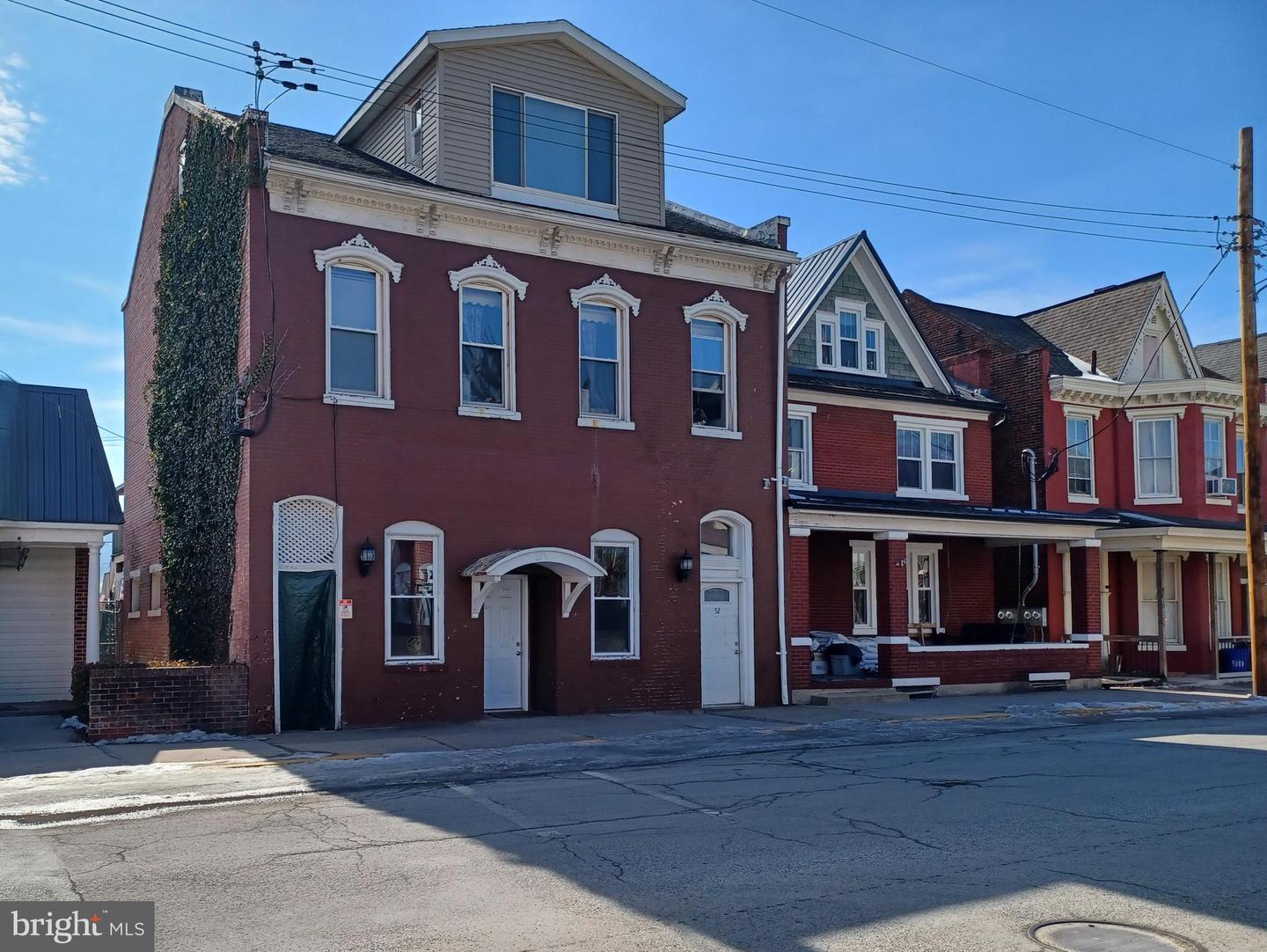 52 Chestnut St Property Photo 2