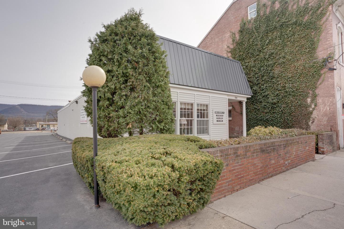 54 Chestnut St Property Photo 3
