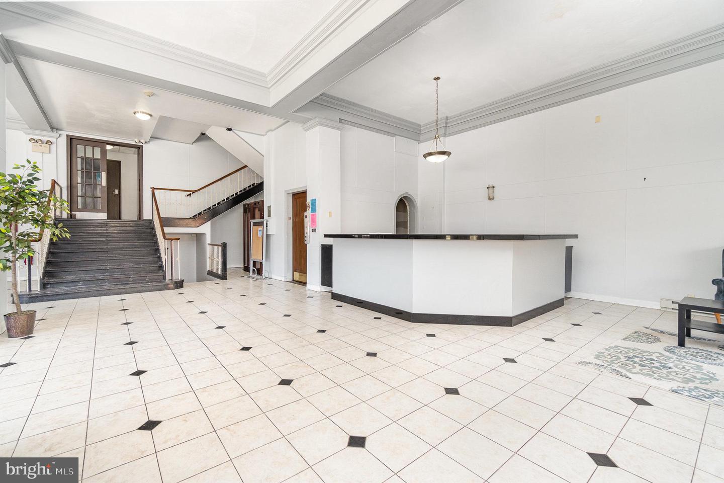 20 S Main St Property Photo 10