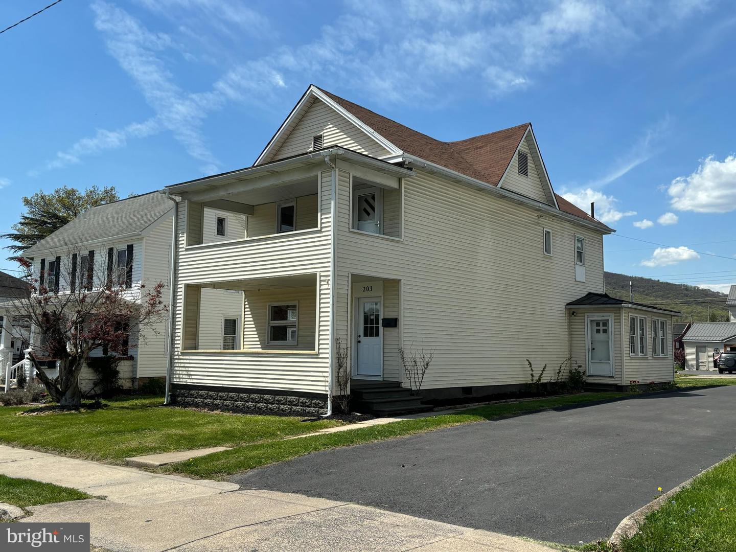 203 4TH AVE