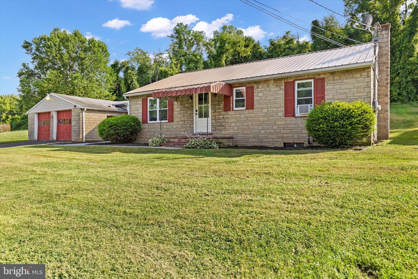 62 Chestnut Ridge Rd Property Photo 2