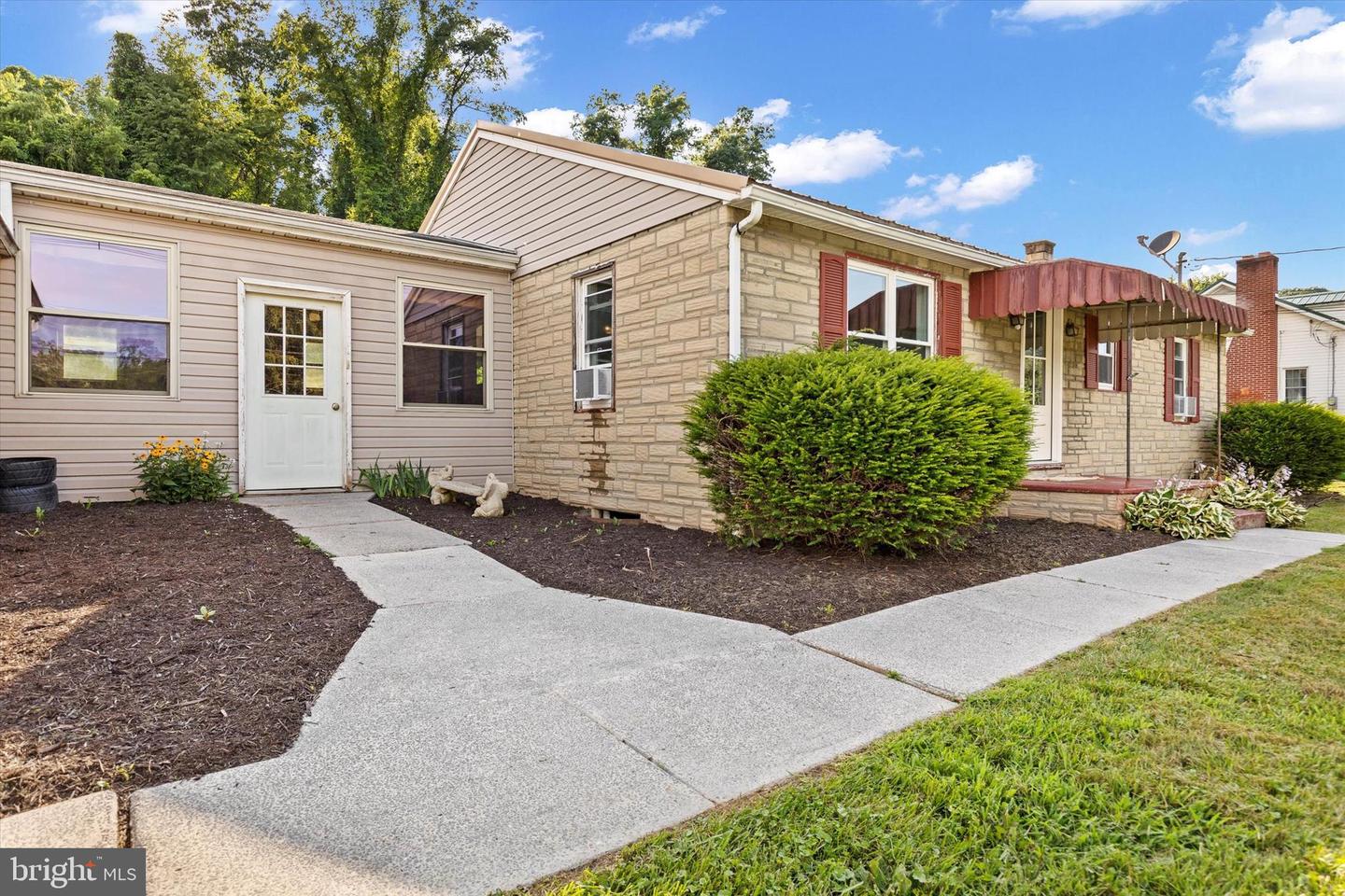 62 Chestnut Ridge Rd Property Photo 4