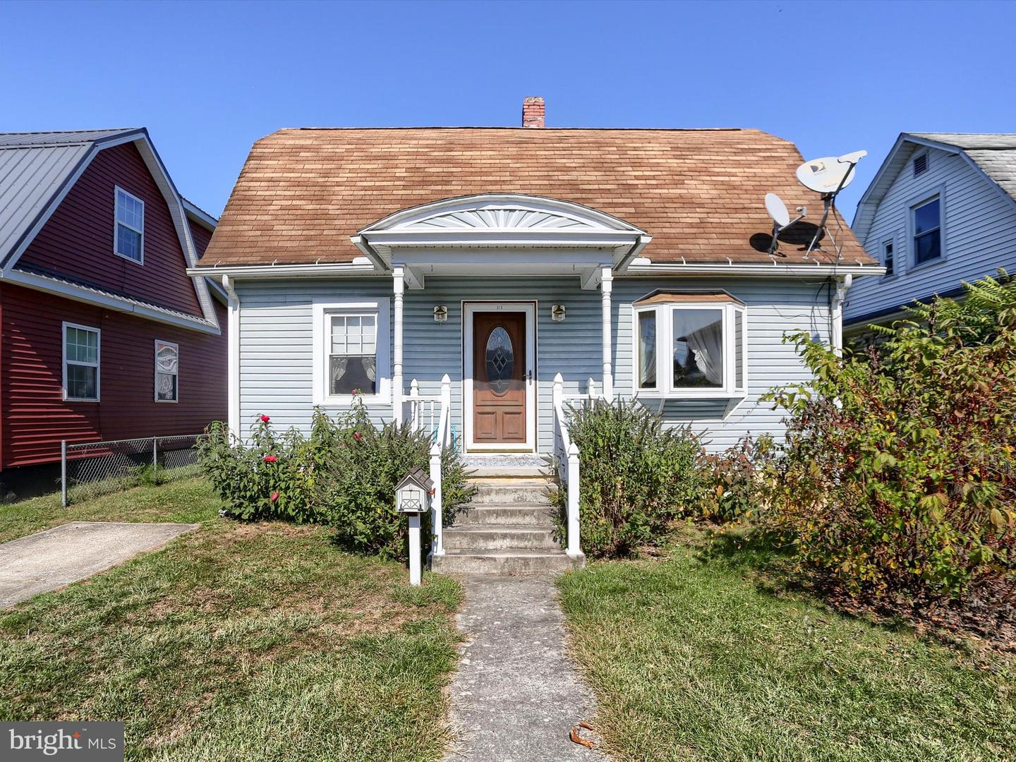 313 Cedar St Property Photo 1