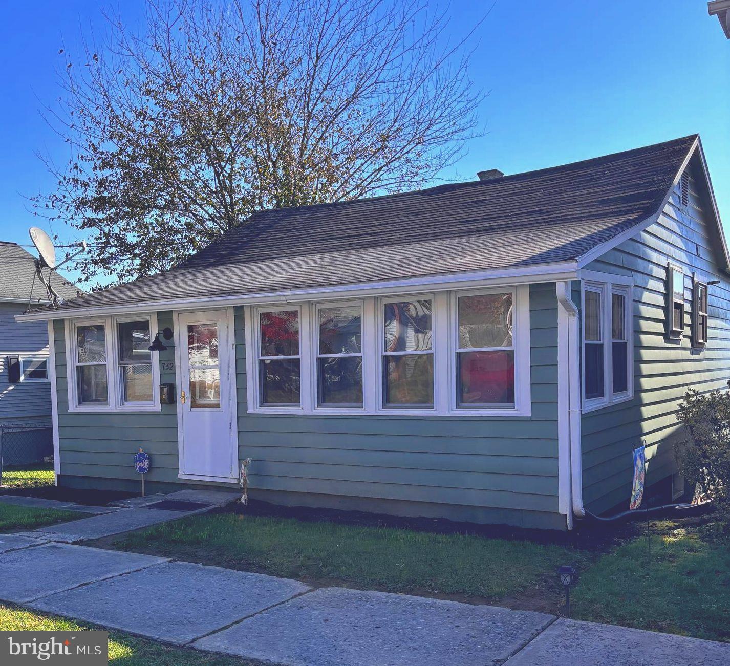 732 W 6th St Property Photo 1