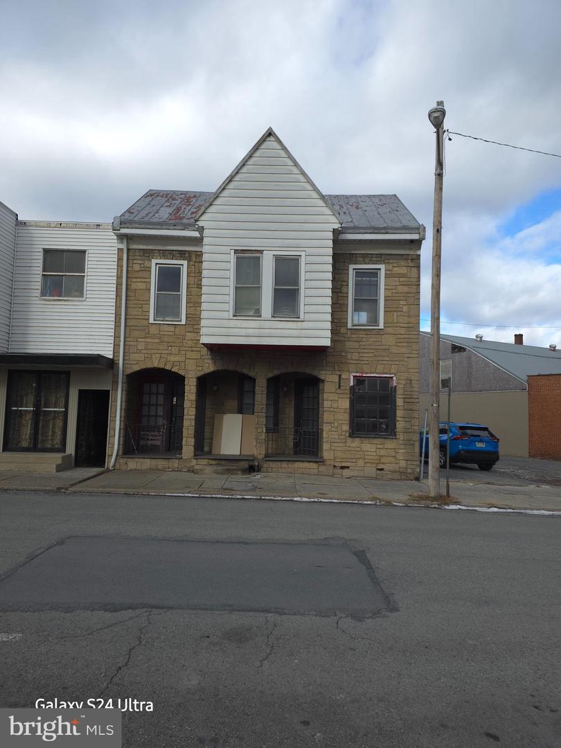 19 Chestnut St Property Photo 1