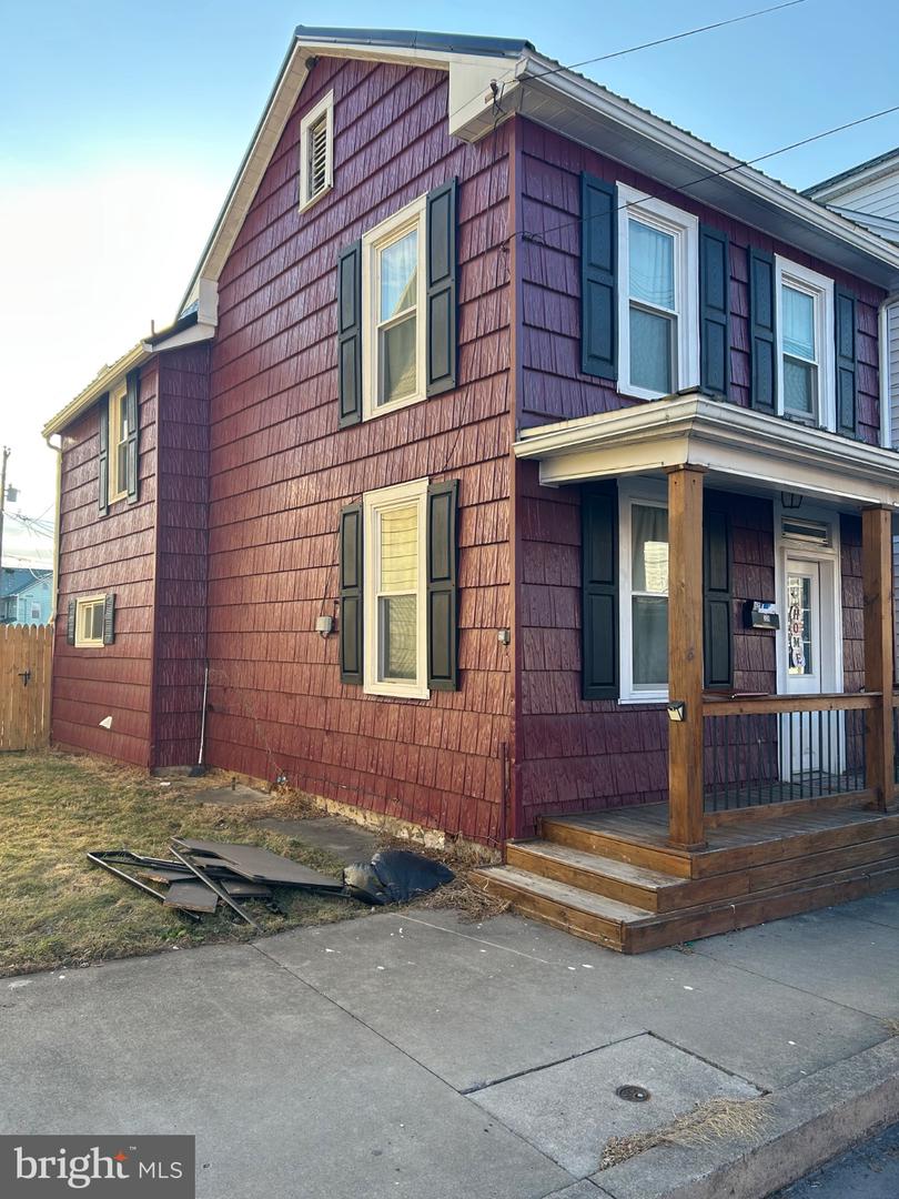 328 S Brown St Property Photo 1