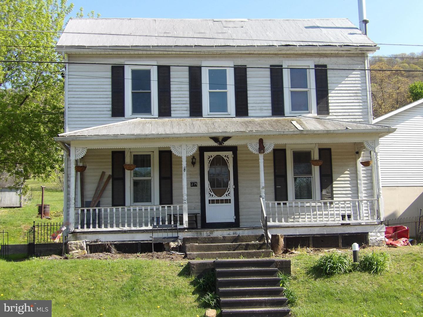 274 W Railroad St Property Photo 1