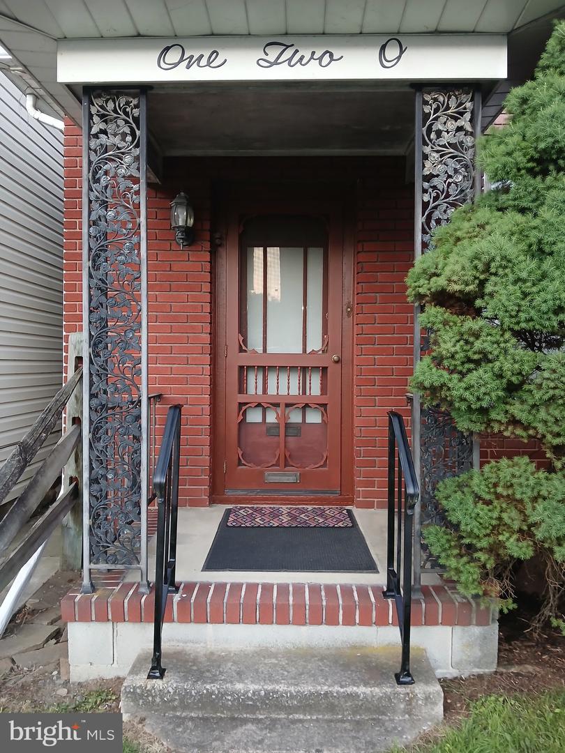 120 Shaw Ave Property Photo 1