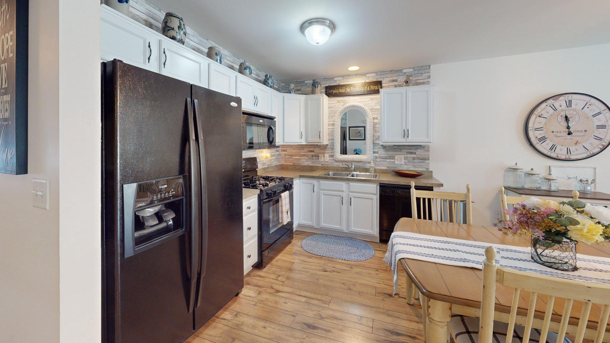 165 Cambridge Ln Property Photo 3