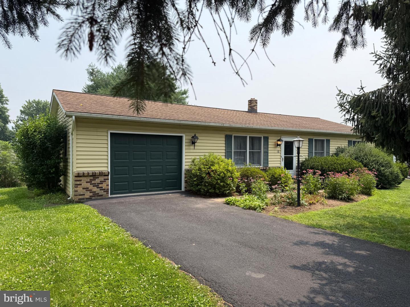 18 Bonnie Ln Property Photo 1