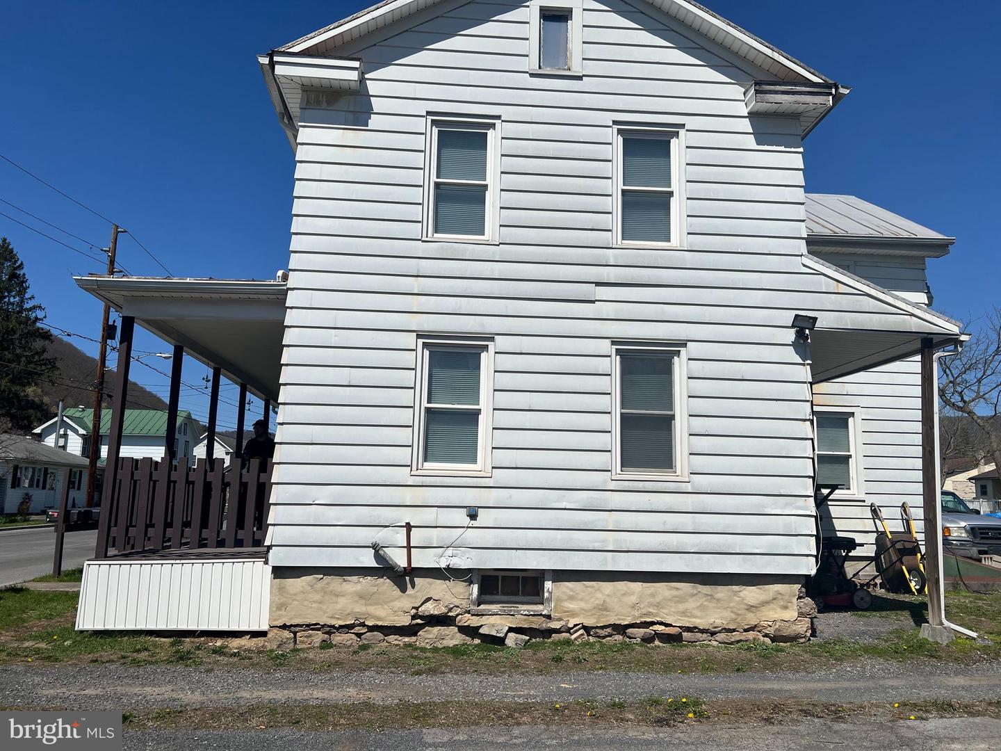 89 N Main St Property Photo 11