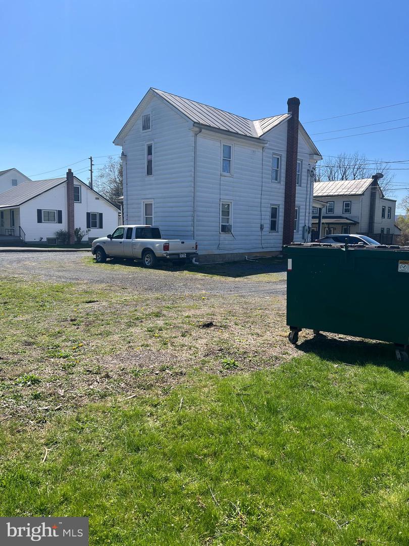 89 N Main St Property Photo 12