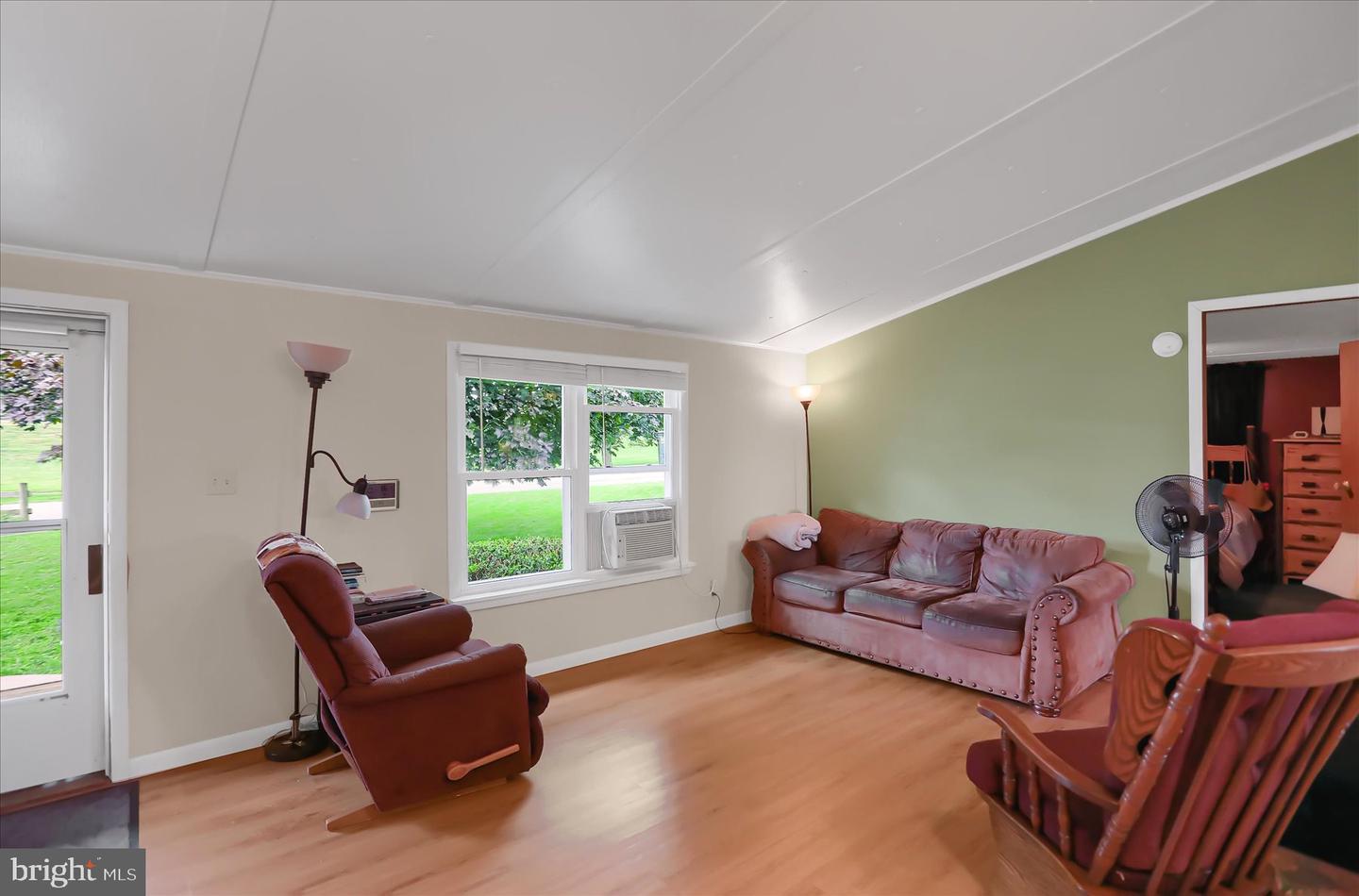 79 Grand St Property Photo 9