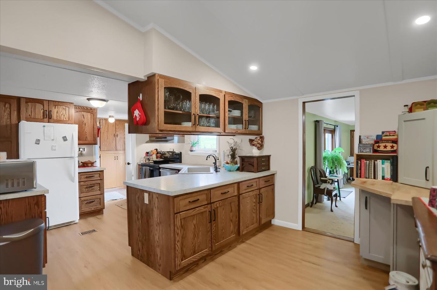 79 Grand St Property Photo 13