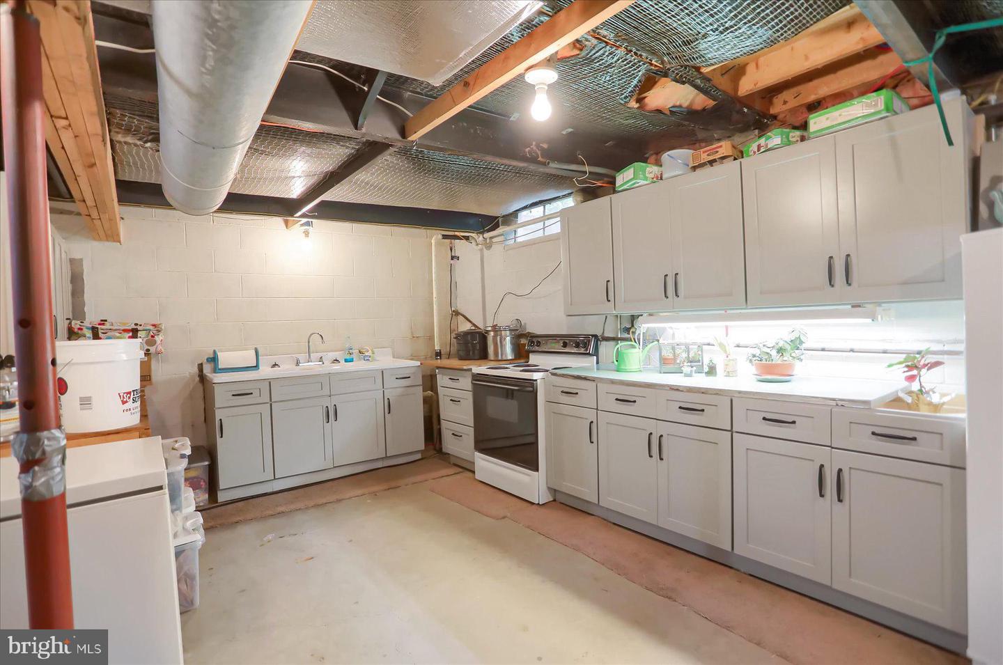 79 Grand St Property Photo 36