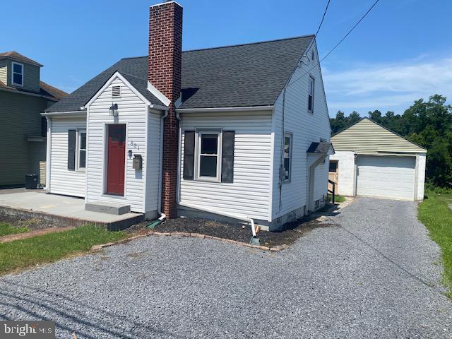 831 E Walnut Street Property Photo 1
