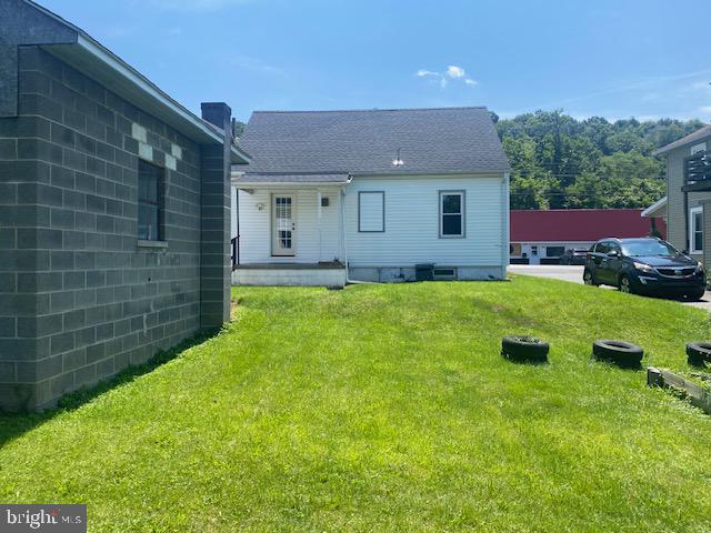 831 E Walnut Street Property Photo 2