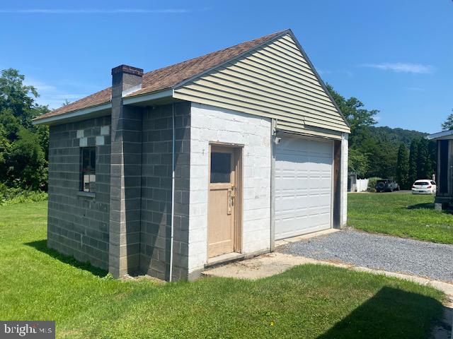 831 E Walnut Street Property Photo 3
