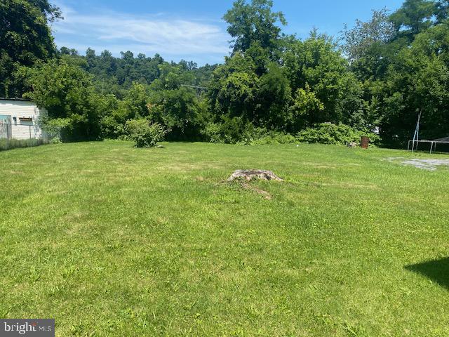 831 E Walnut Street Property Photo 4
