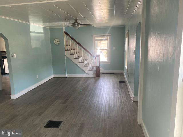 831 E Walnut Street Property Photo 5