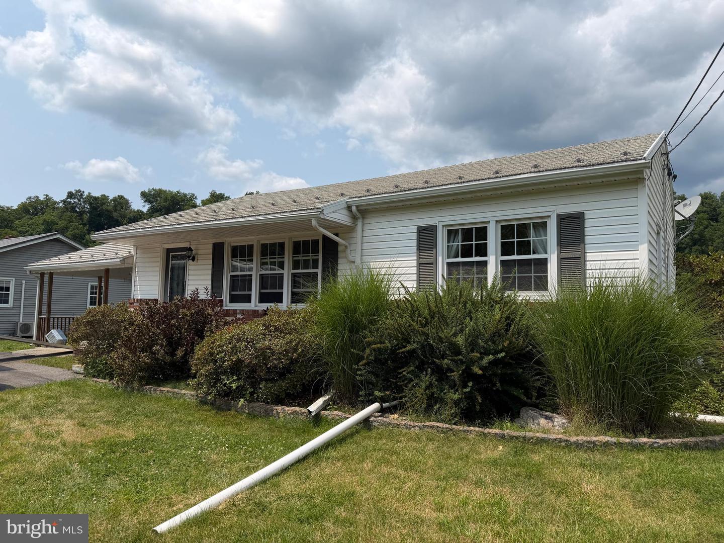 715 Honey Creek Rd Property Photo 2