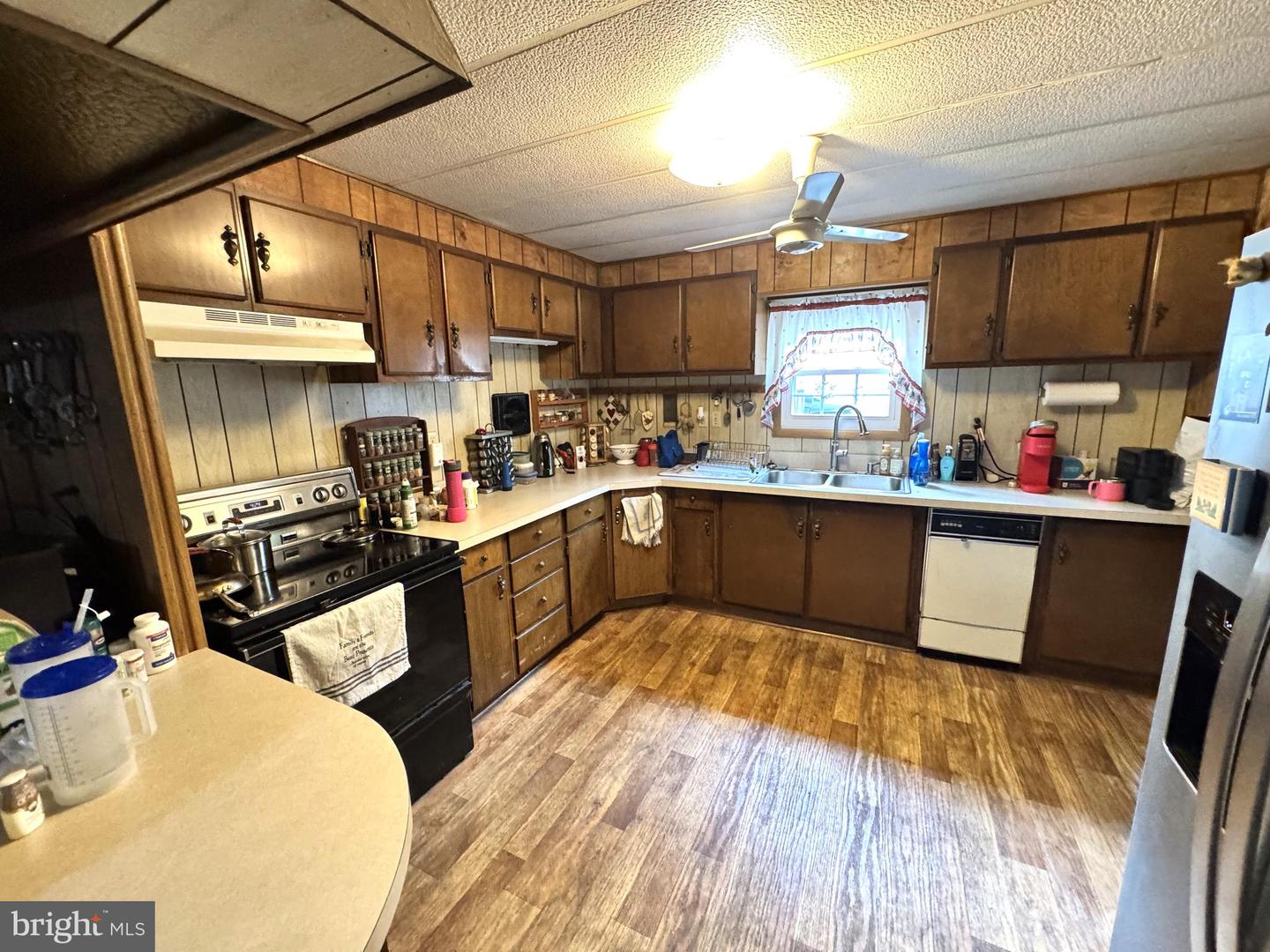 50 Randall Dr Property Photo 3