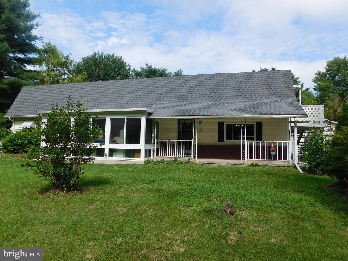 1043 Locke Mills Road Property Photo 1