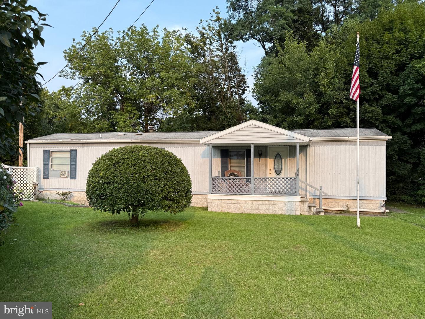 207 N Main St Property Photo 1