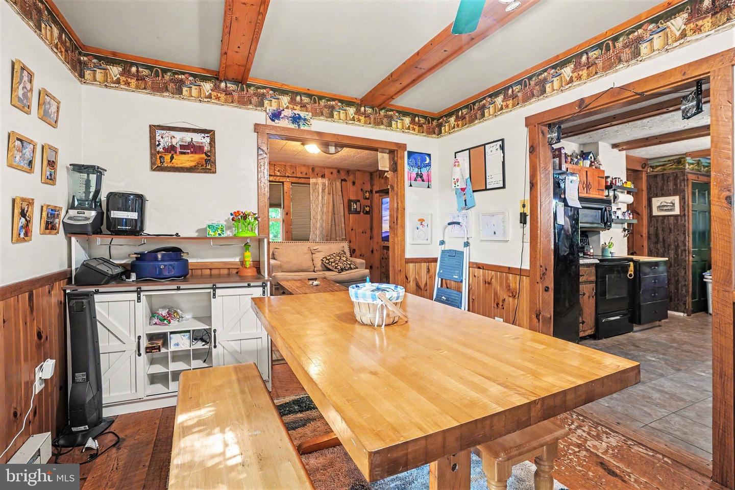 33 Jewel St Property Photo 4