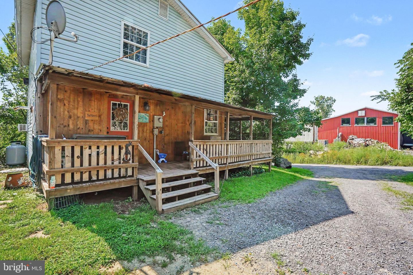 33 Jewel St Property Photo 11