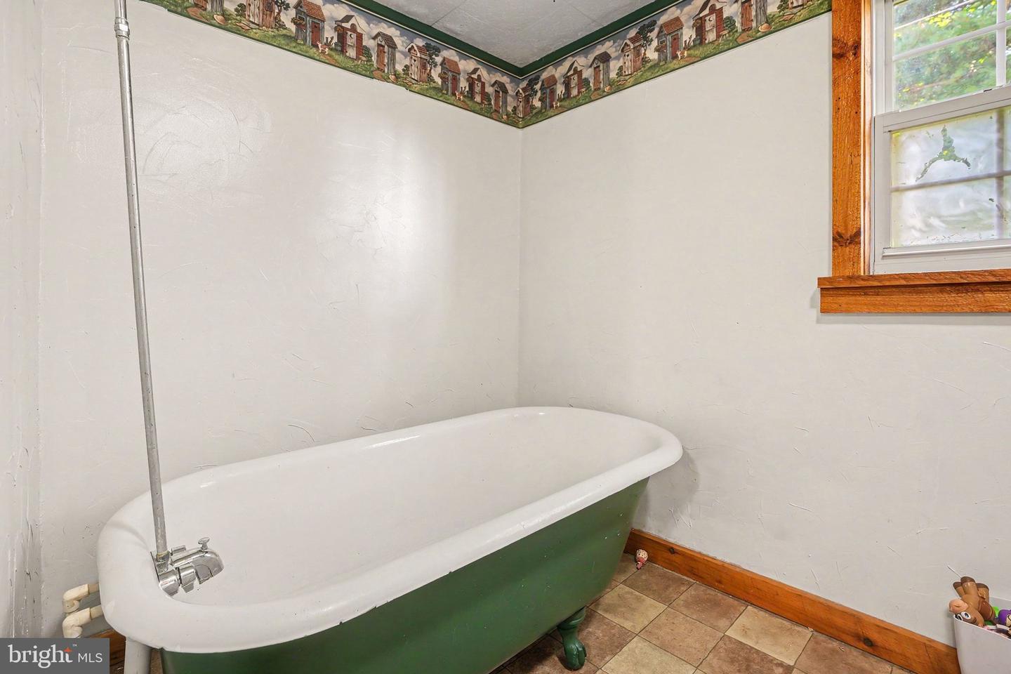 33 Jewel St Property Photo 21