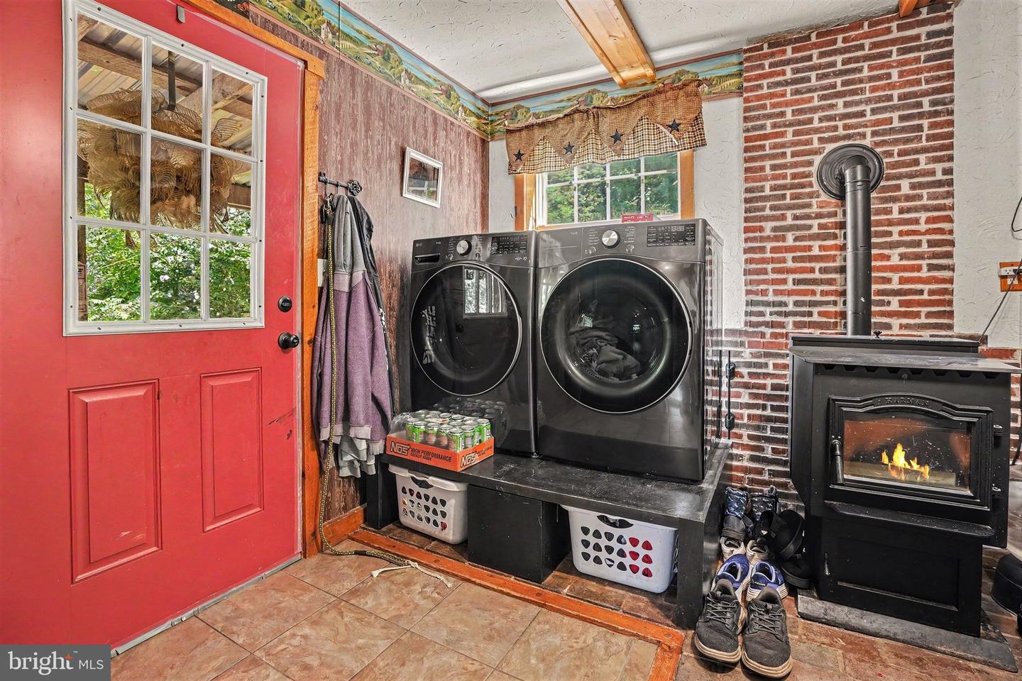 33 Jewel St Property Photo 24