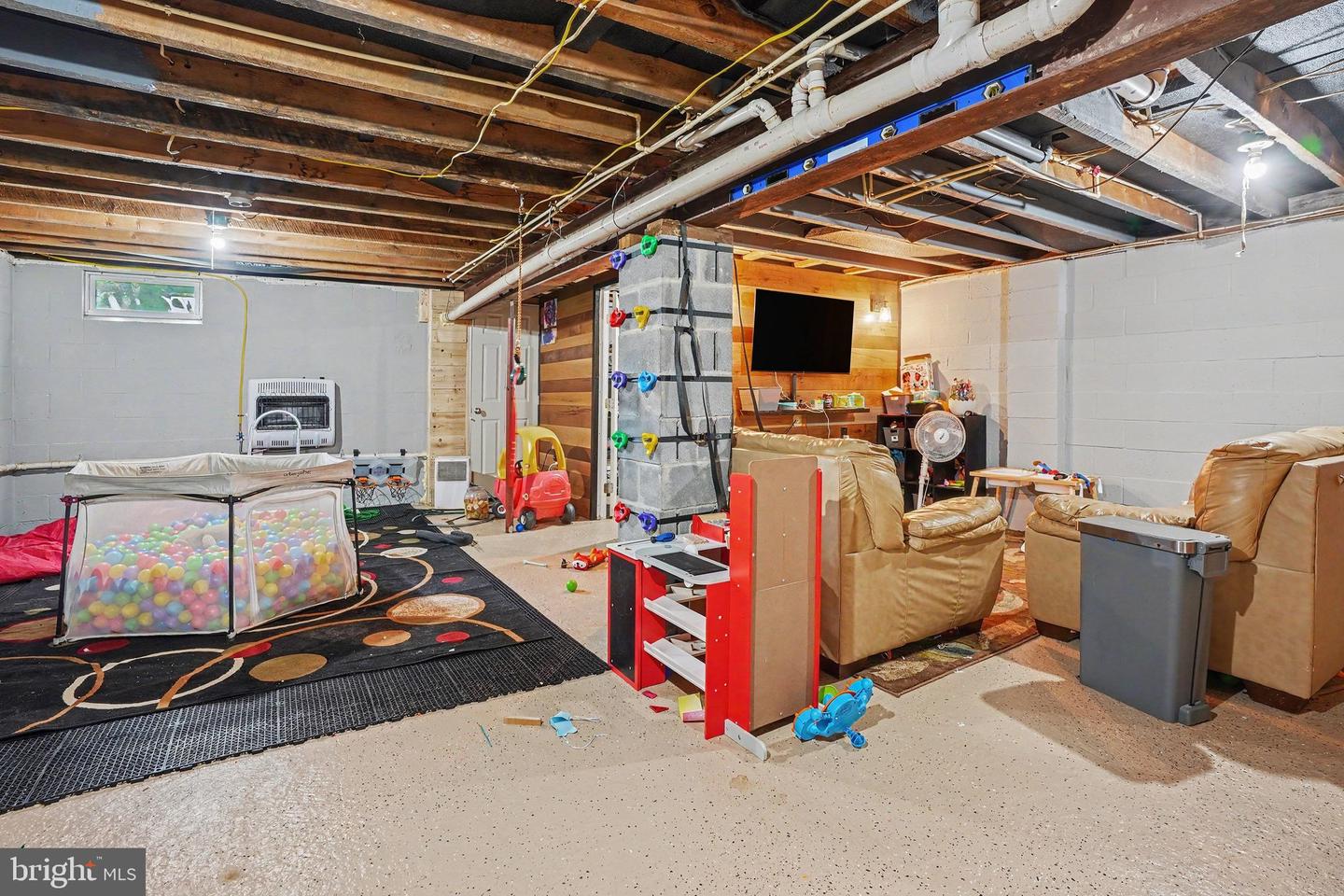 33 Jewel St Property Photo 25