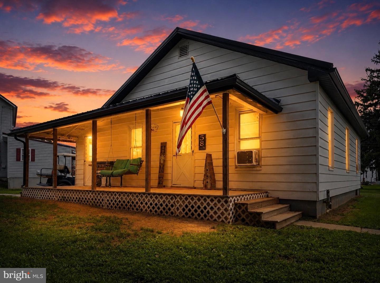 58 Center St Property Photo 4