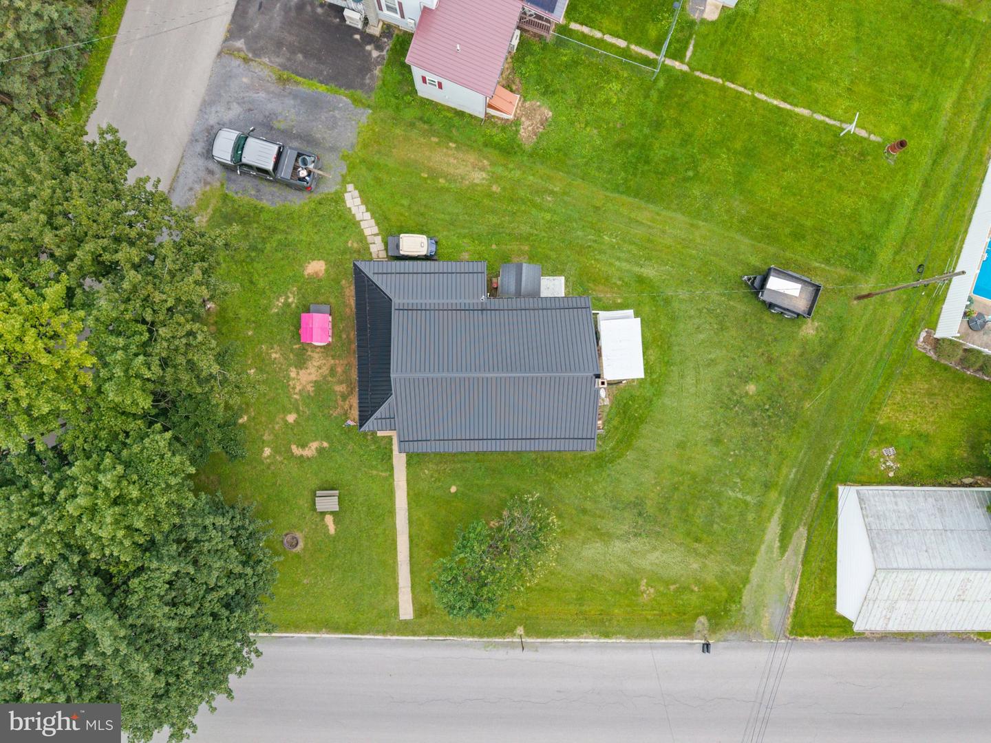 58 Center St Property Photo 5