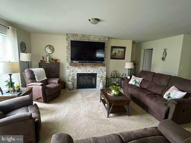 42 Cambridge Ln Property Photo 2