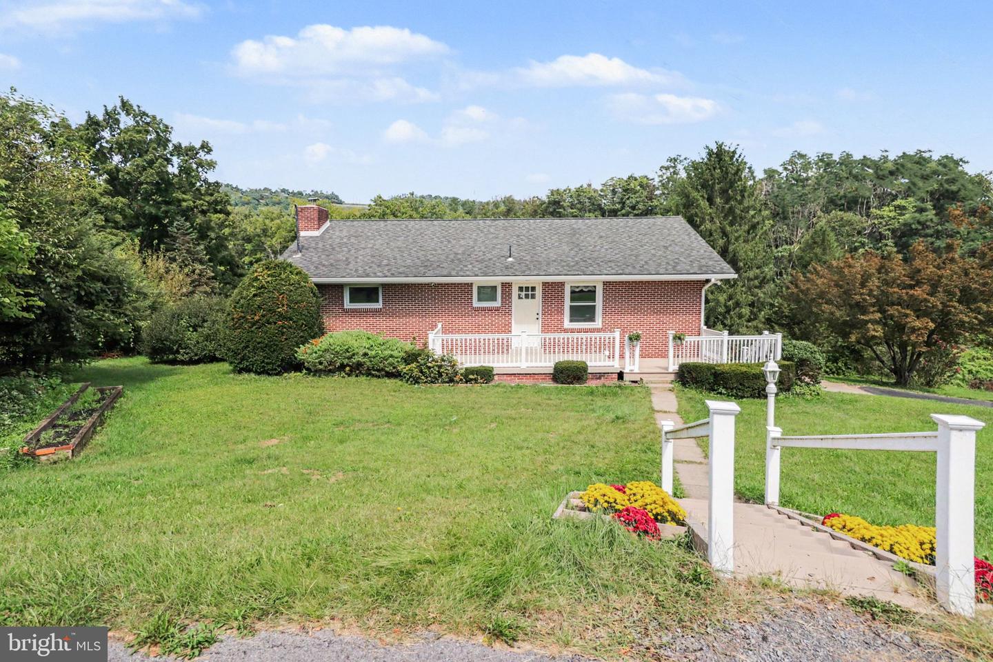 1445 Loop Rd Property Photo 1
