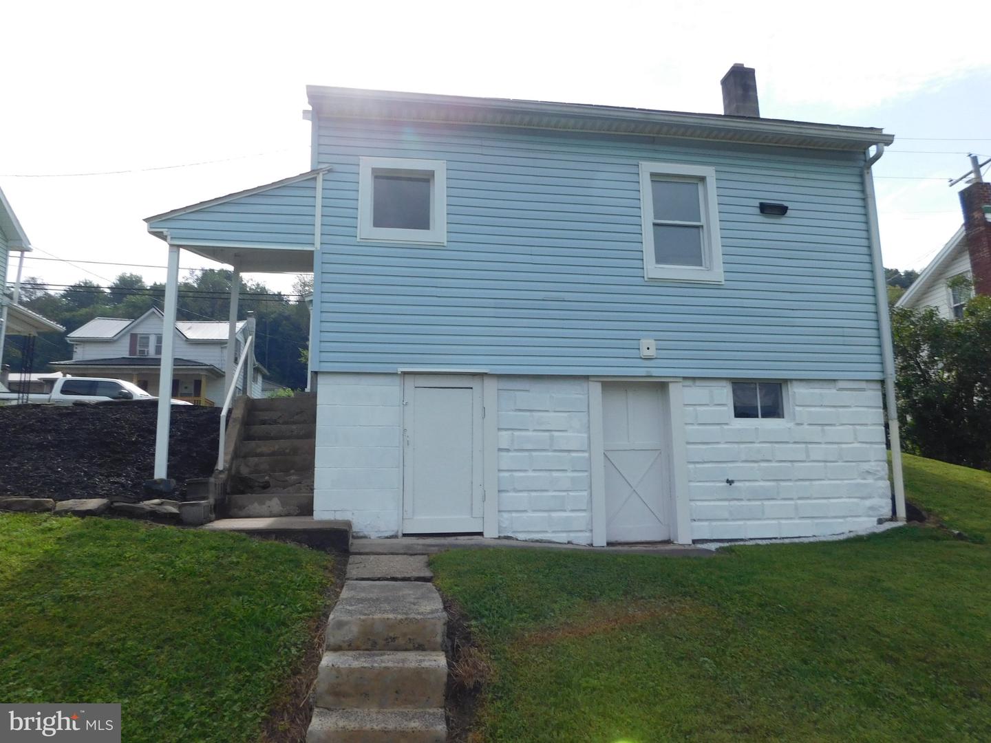 419 E Freedom Ave E Property Photo 2