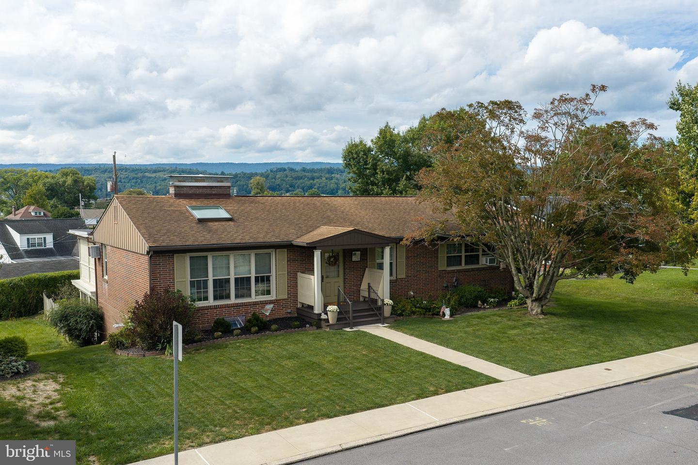 5 Winding Way Property Photo 1