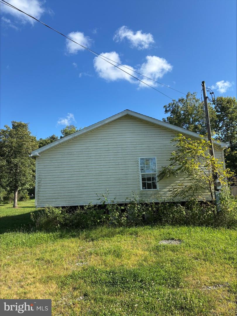 18 Maple Ave Property Photo 3