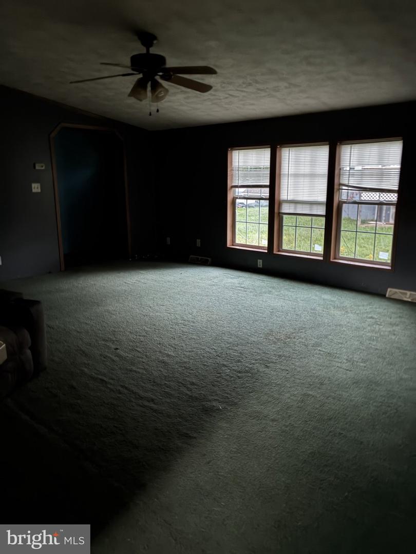 18 Maple Ave Property Photo 14