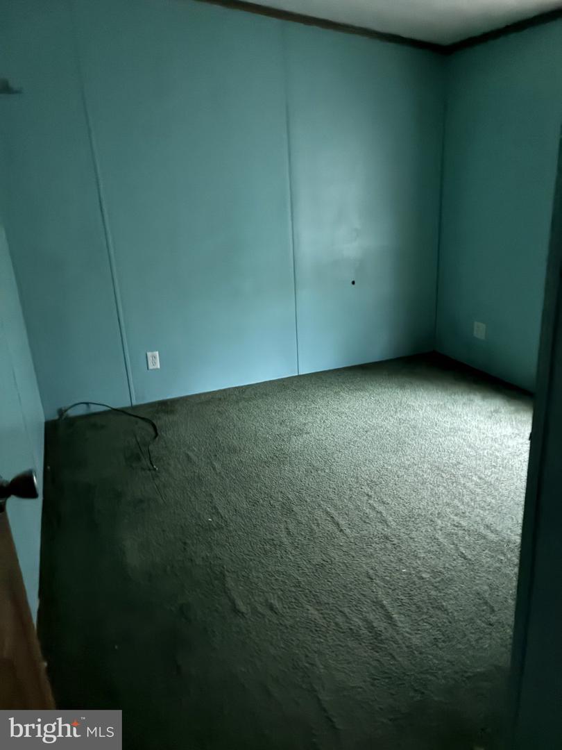 18 Maple Ave Property Photo 16