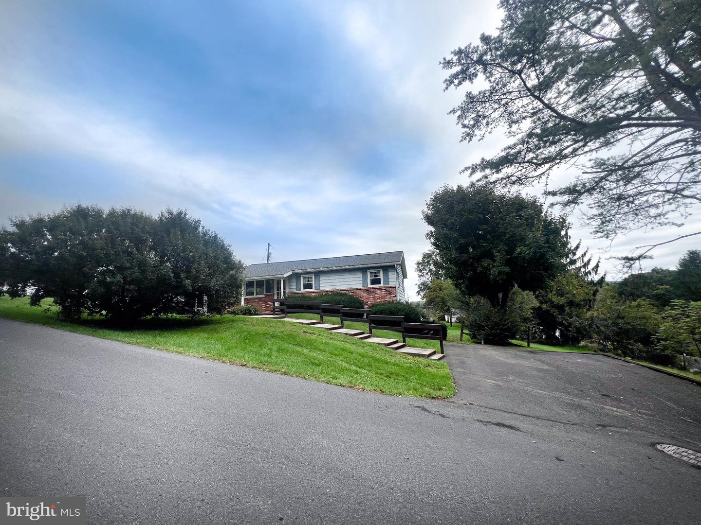 9 King Dr Property Photo 1