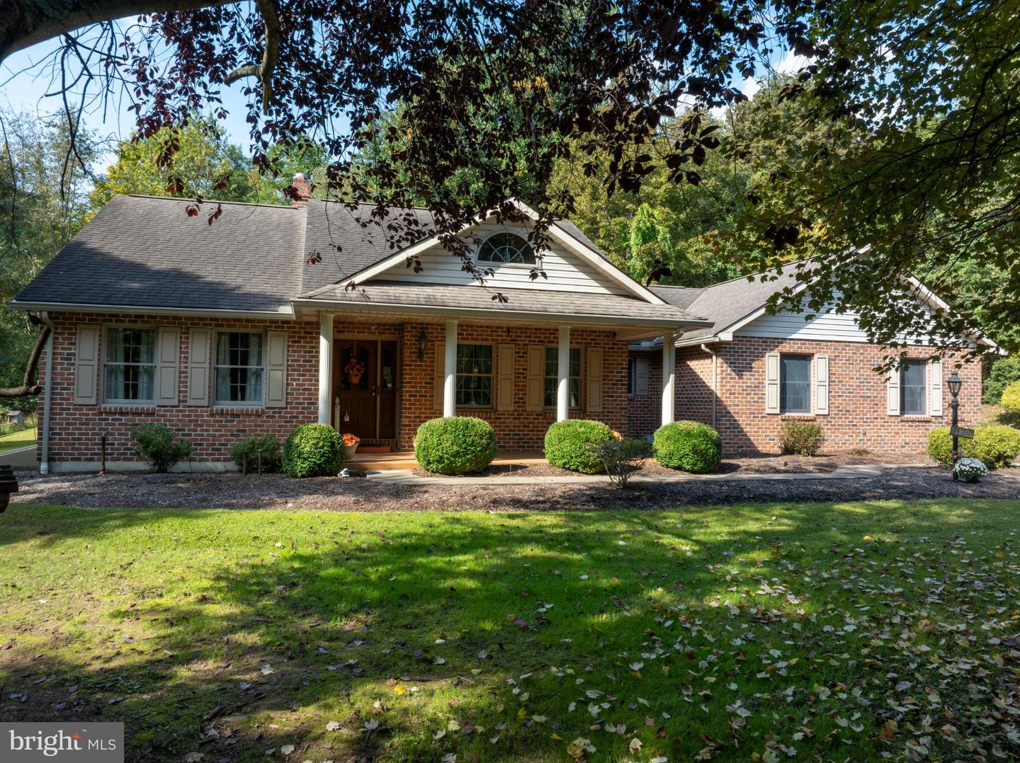 105 Walnut Ln Property Photo 1