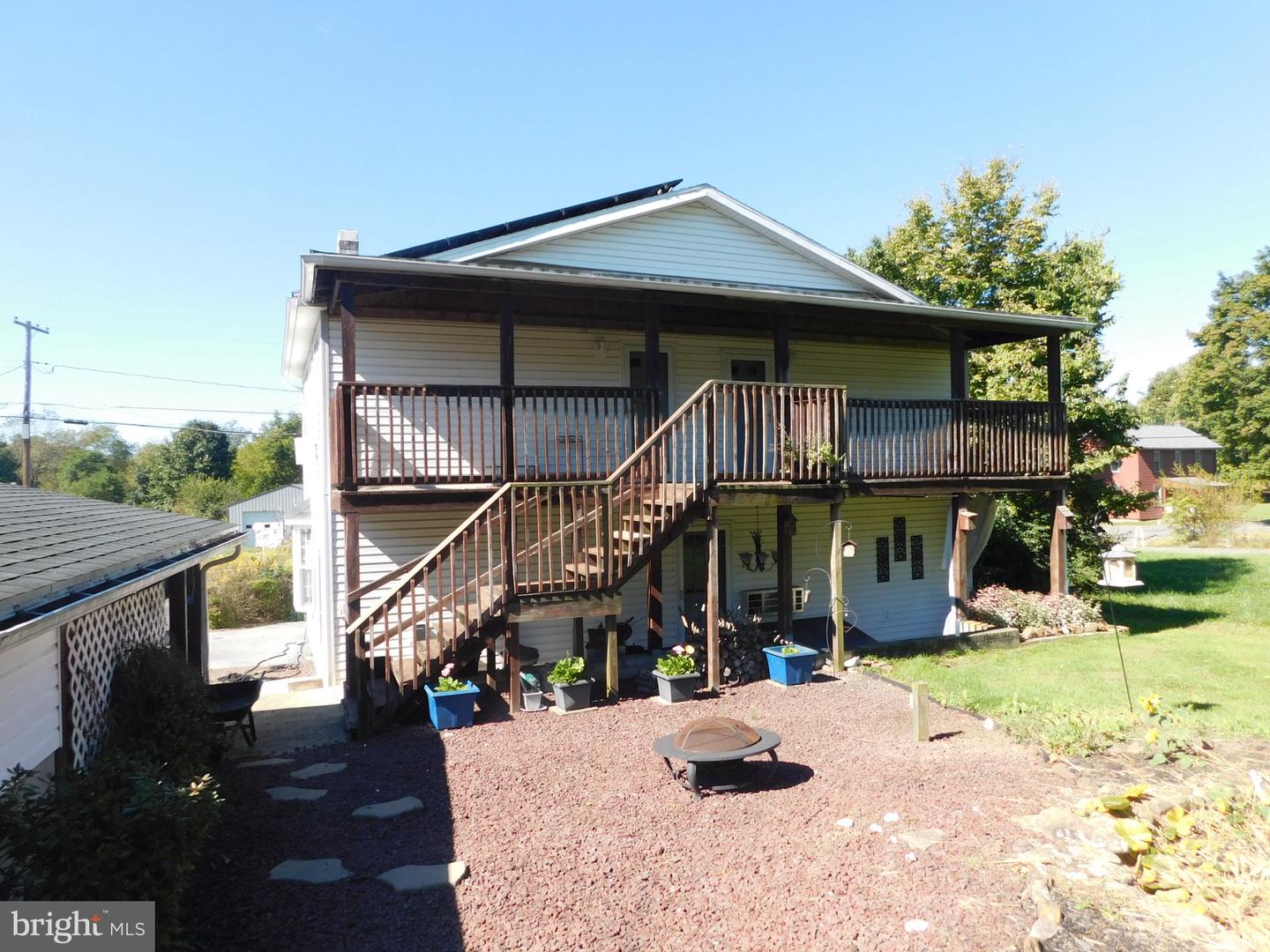 389 Granville Rd Property Photo 4