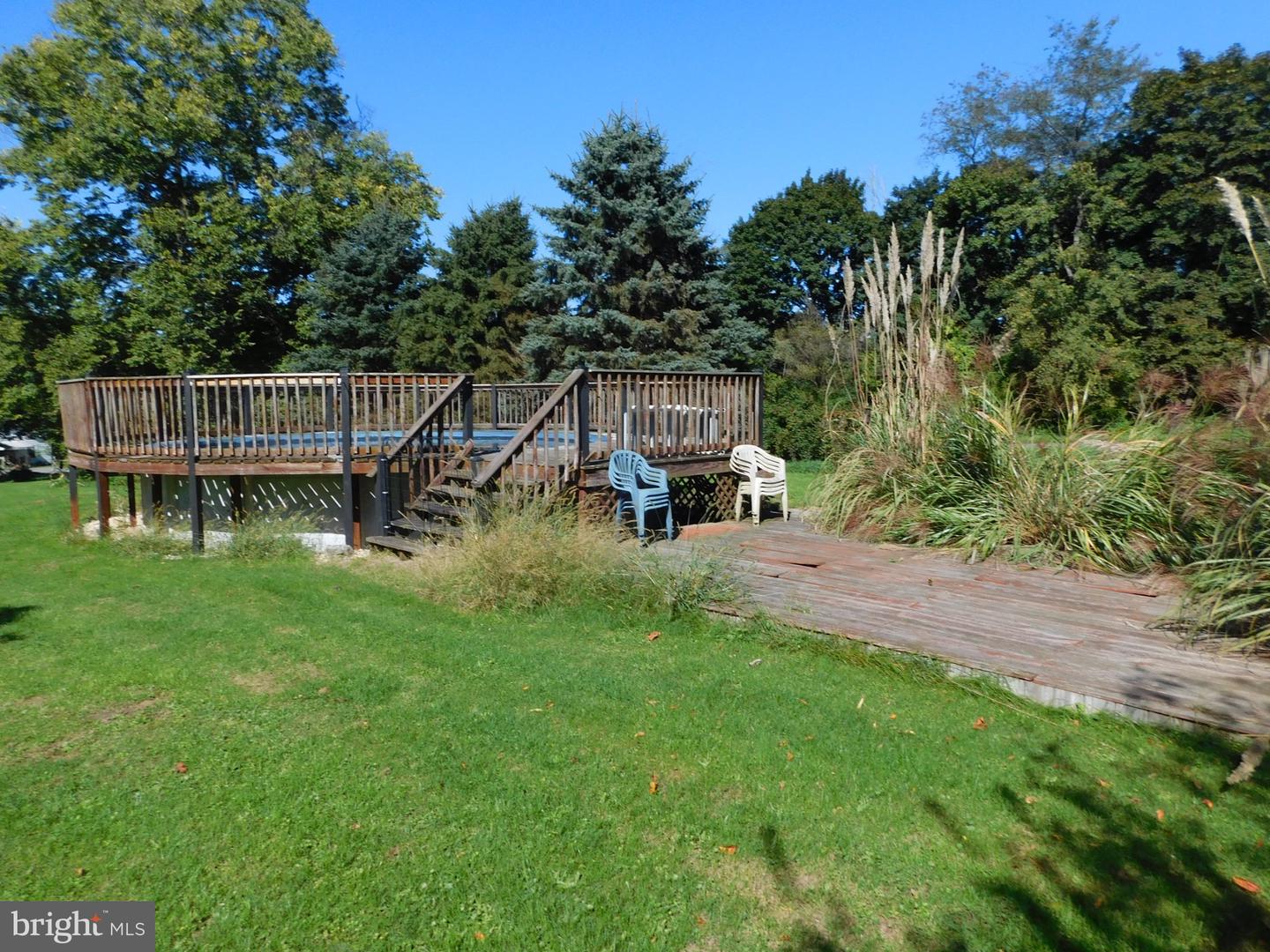 389 Granville Rd Property Photo 6