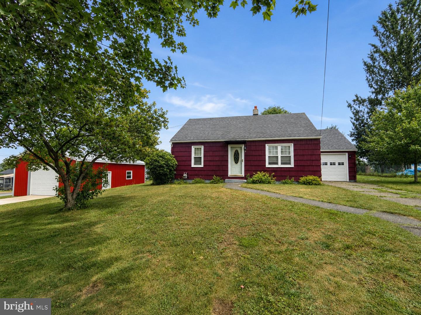 8 N. Oak Property Photo 1