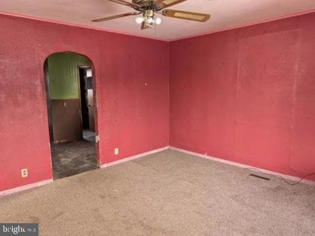 170 Elm St Property Photo 4